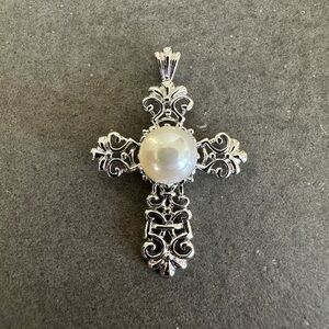 Stunning 14k White Gold and Cultured Pearl Pendant